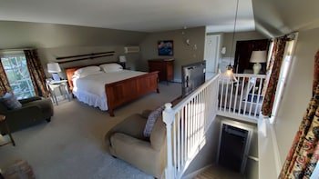 four columns inn