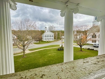 Four Columns Inn,Springfield>>Newfane,3 star