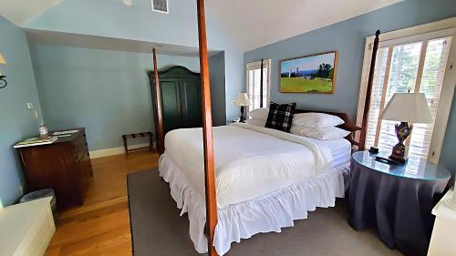 four columns inn