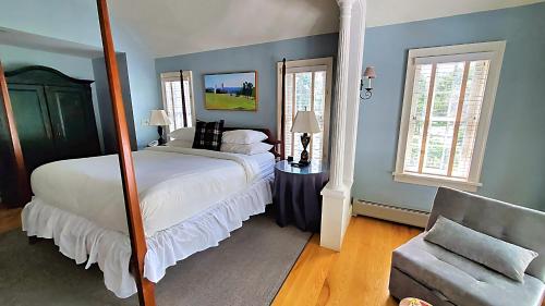four columns inn