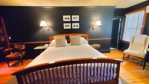 four columns inn