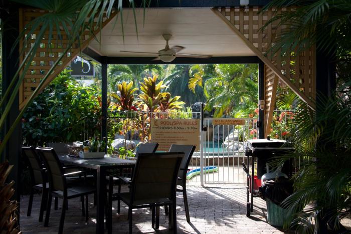 lazy lizard motor inn