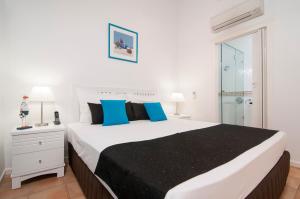 by the sea port douglas