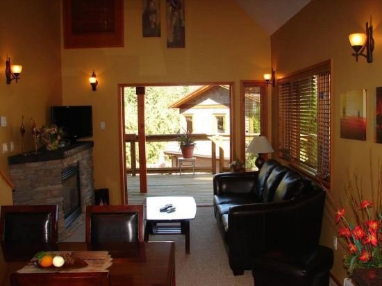 Sunshine Coast Resort,Garden Bay>>Egmont,4 star