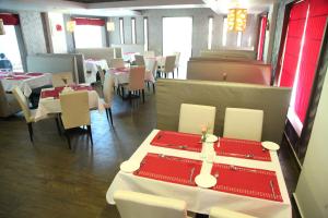 paravoor galaxy hotel