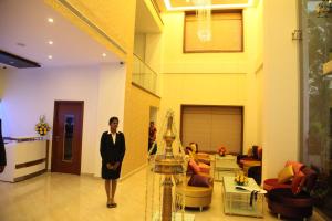 paravoor galaxy hotel