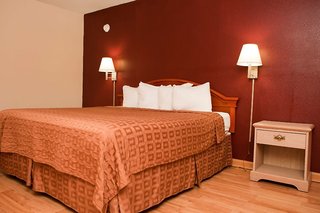 red roof inn and suites jackson tn