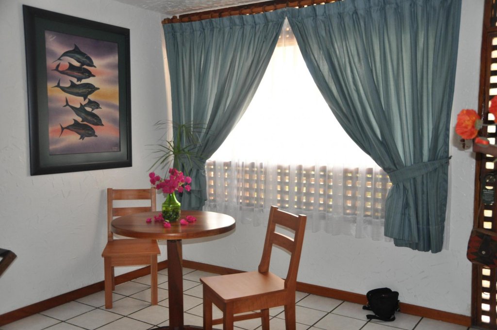 Hotel Silberstein,Ave Charles Darwin & Seymour,4 star