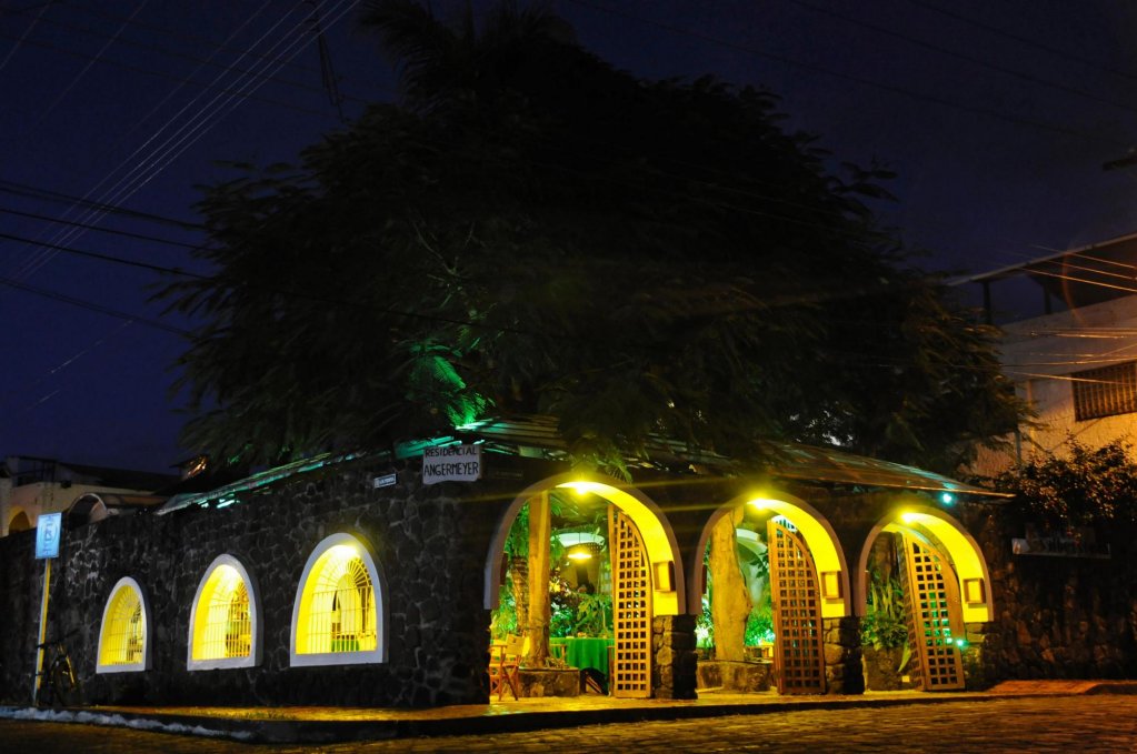 Hotel Silberstein,Ave Charles Darwin & Seymour,4 star