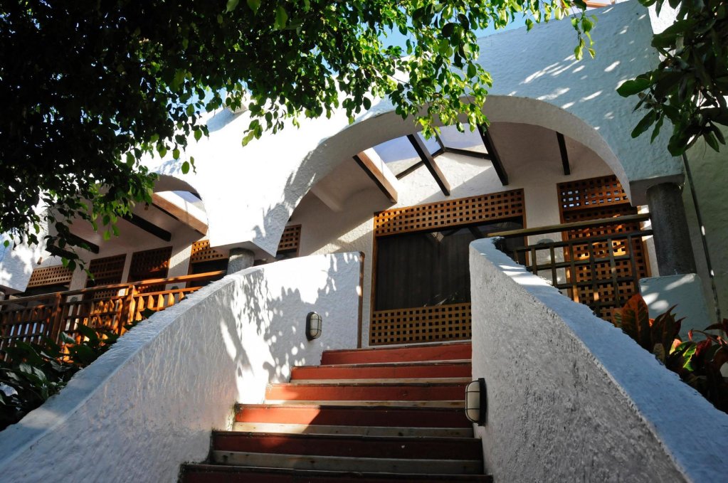 Hotel Silberstein,Ave Charles Darwin & Seymour,4 star