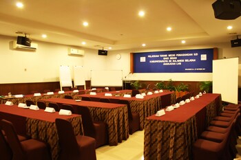 grand palace hotel makassar