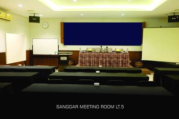 grand palace hotel makassar