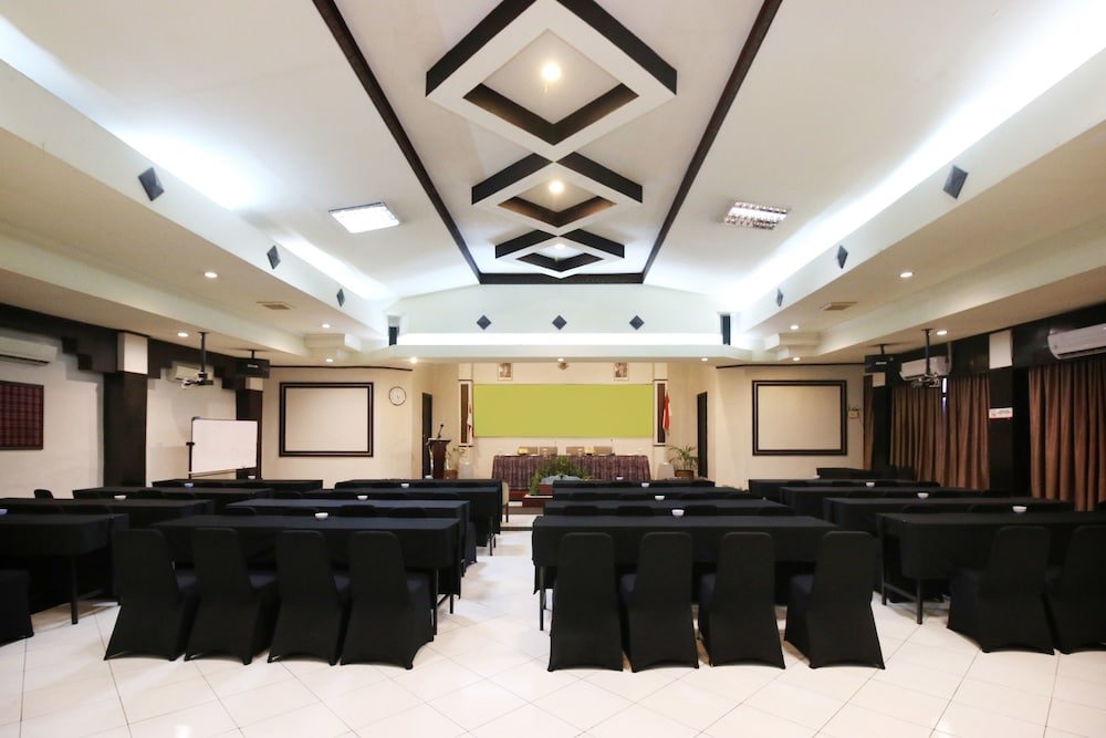 grand palace hotel makassar