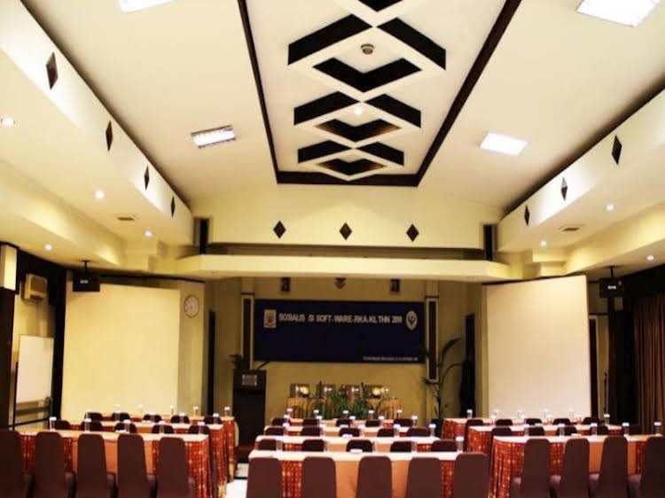 grand palace hotel makassar