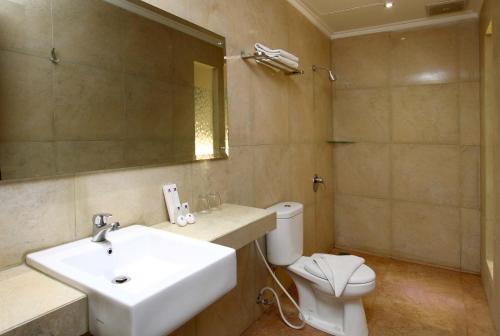 laxston hotel by front one