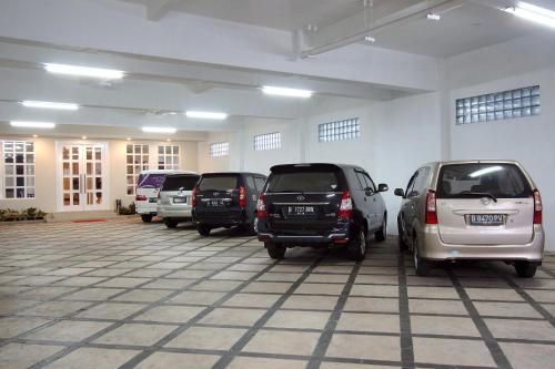 laxston hotel by front one