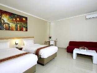 laxston hotel by front one