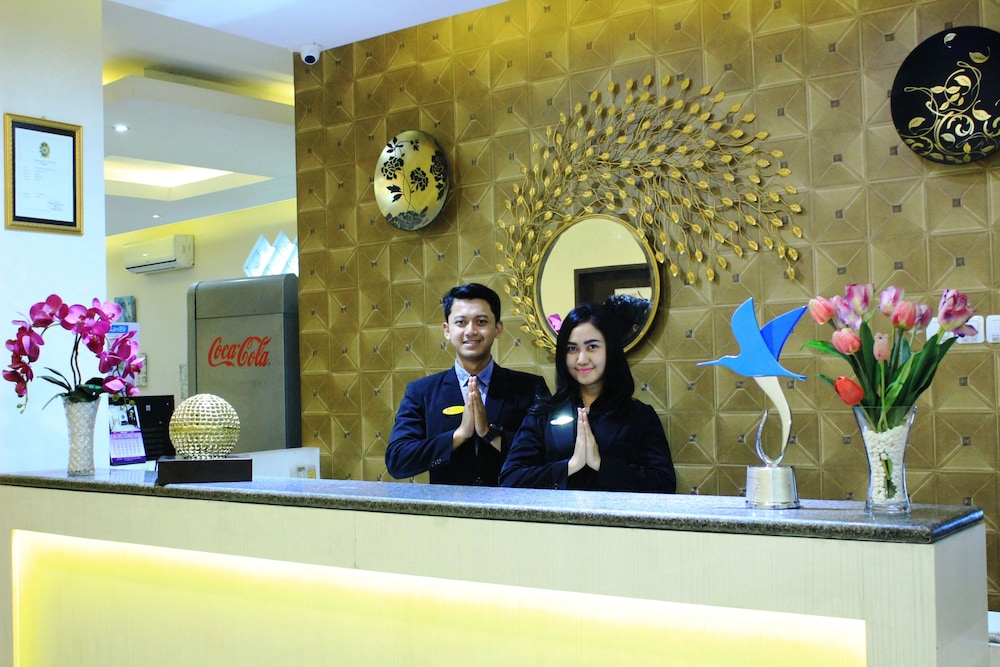 laxston hotel by front one