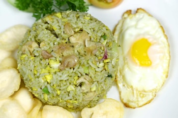 laxston hotel by front one