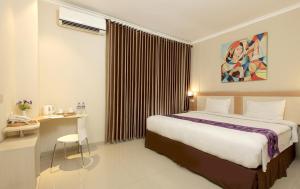 laxston hotel by front one