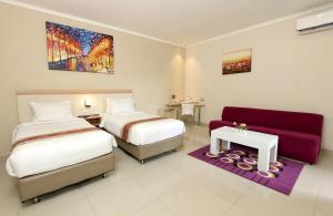 laxston hotel by front one