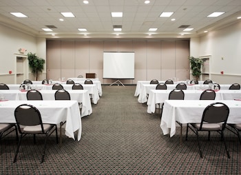Holiday Inn Redding By Ihg,Shasta>>Redding,3 star