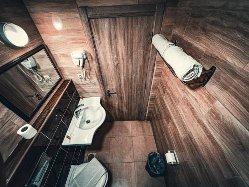 balcony hotel and suites