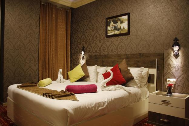 balcony hotel and suites