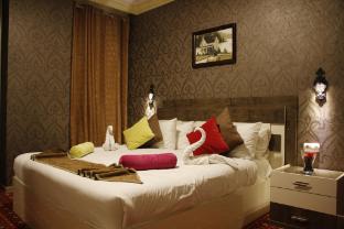 balcony hotel and suites