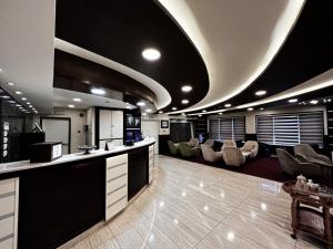 balcony hotel and suites