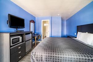 Monterey Fireplace Inn,Monterey Wine Country>>Monterey,2 star