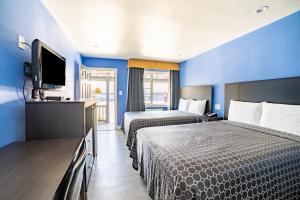 Monterey Fireplace Inn,Monterey Wine Country>>Monterey,2 star