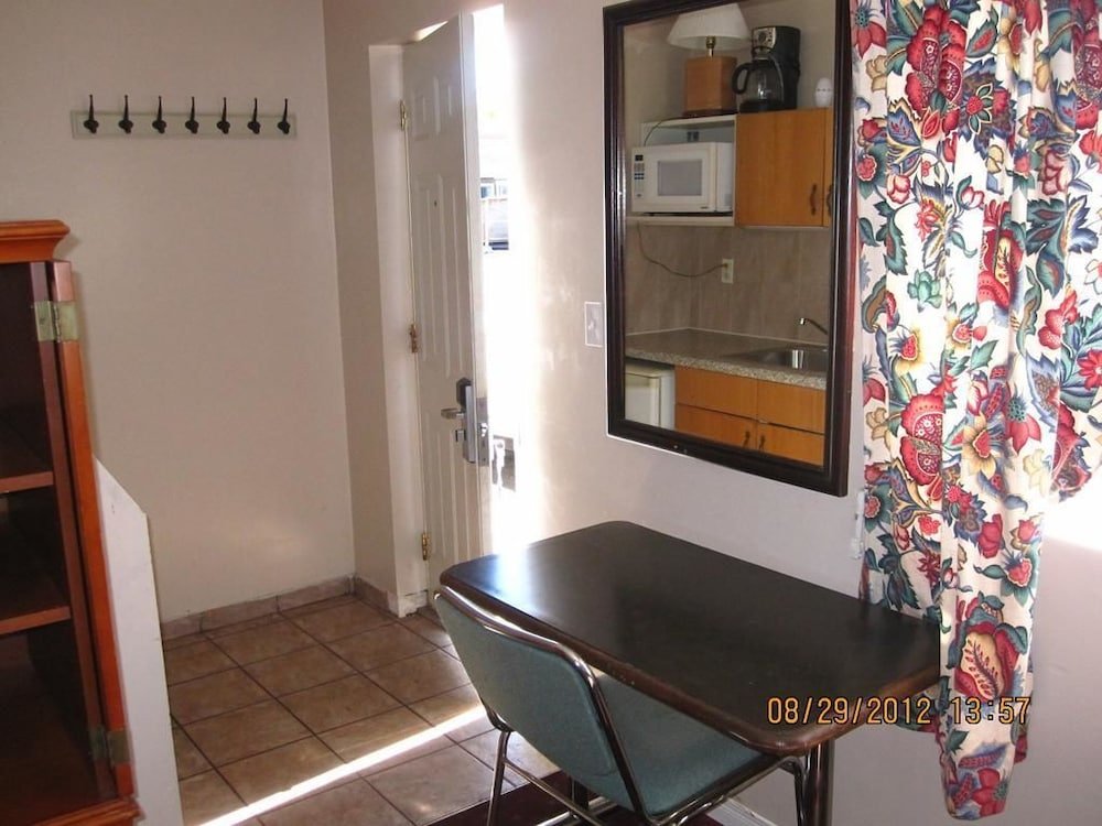 Crestwoodmotel,Burlington>>Aldershot,3 star