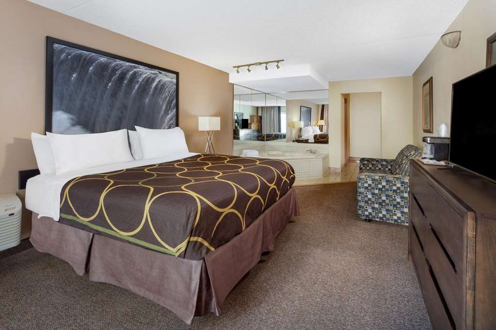 super 8 by wyndham niagara falls by the falls