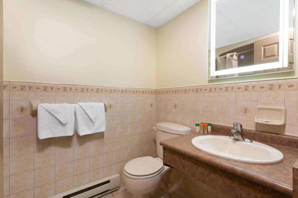 super 8 by wyndham niagara falls by the falls