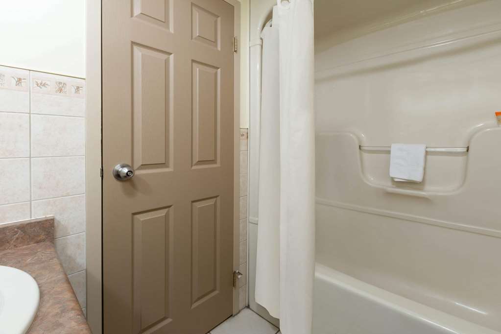 super 8 by wyndham niagara falls by the falls