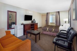 super 8 by wyndham niagara falls by the falls