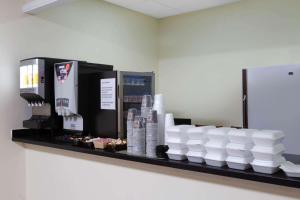 super 8 by wyndham niagara falls by the falls