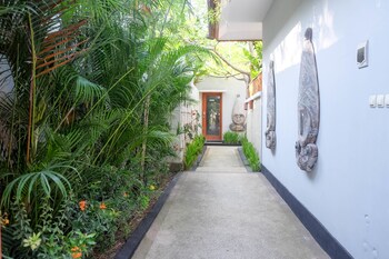 villa bau nyale