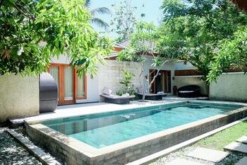 villa bau nyale