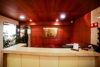 hotel lucky bandra