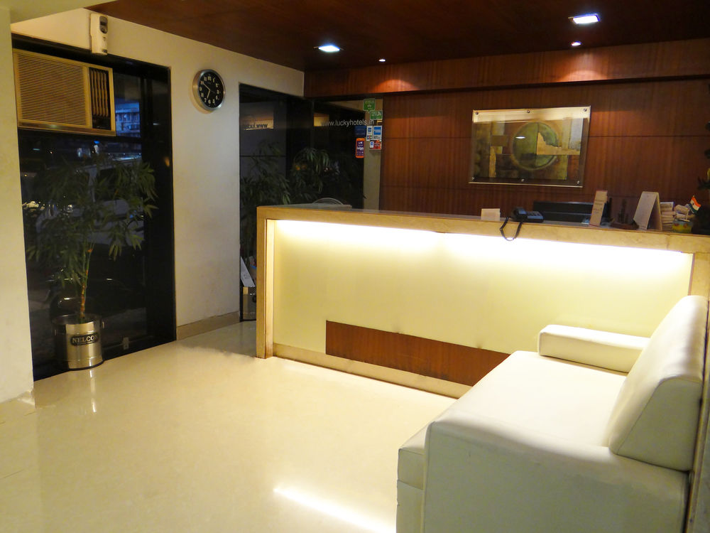 hotel lucky bandra