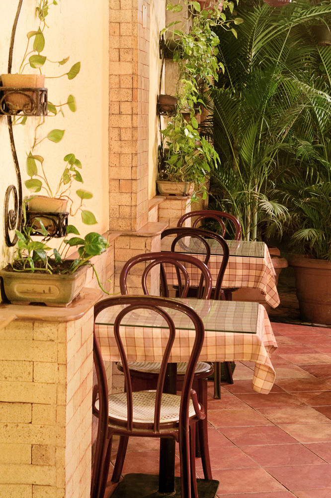 hotel lucky bandra
