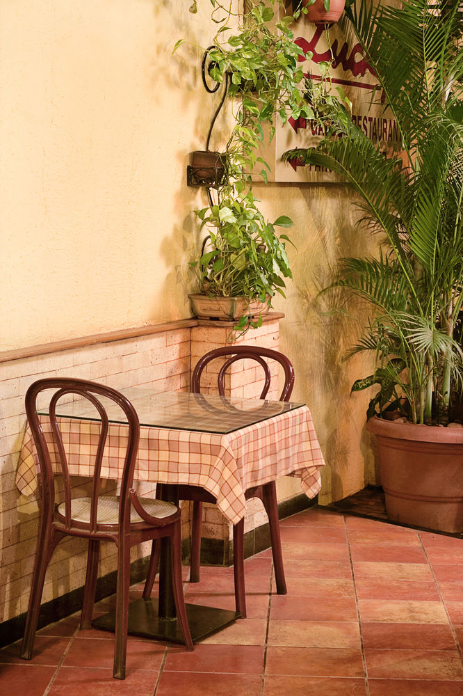 hotel lucky bandra