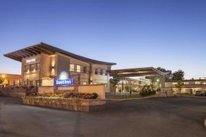 Days Inn By Wyndham Montreal East,Saint-Leonard>>Montreal,3 star