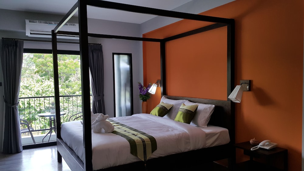 big tree old town hotel