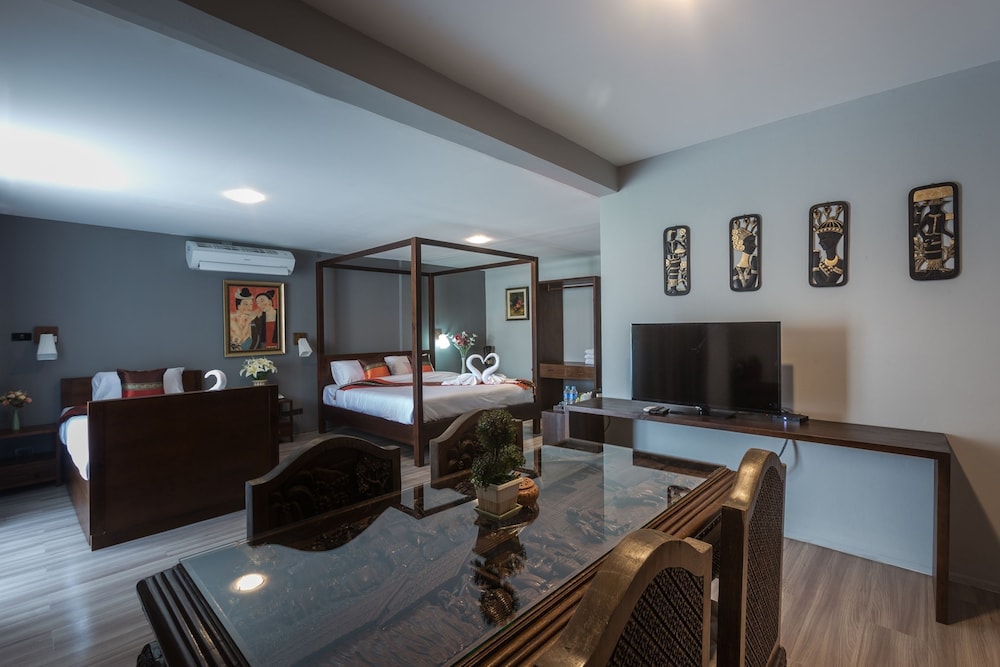 big tree old town hotel