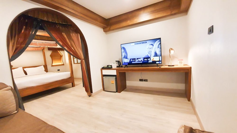 big tree old town hotel