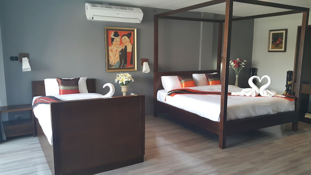 big tree old town hotel