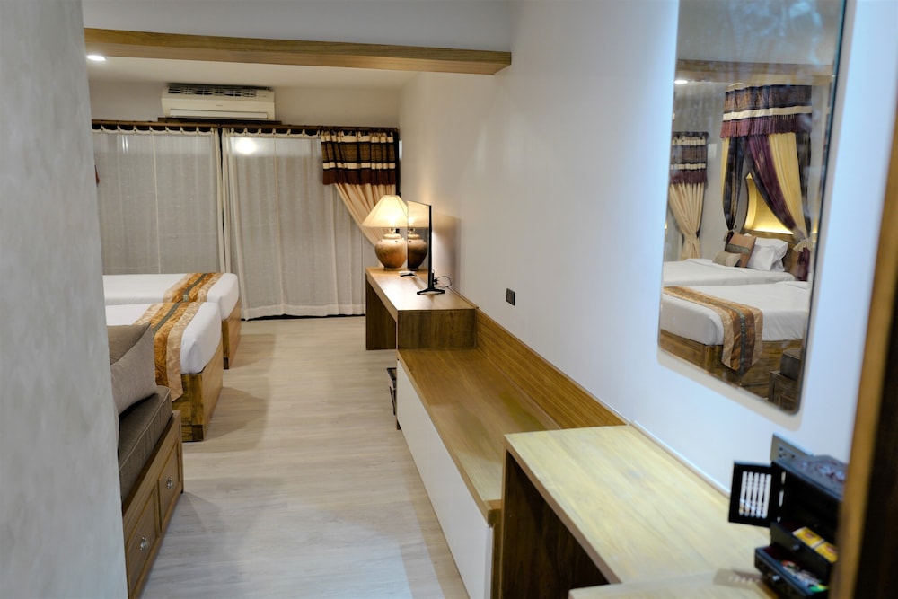 big tree old town hotel